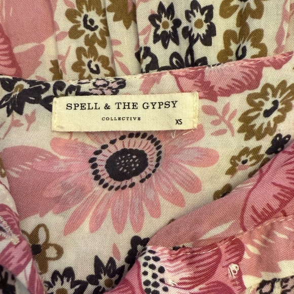 Spell and The Gypsy Desert Daisy Maxi Dress in Floral Lilac Crochet - Picture 8 of 11